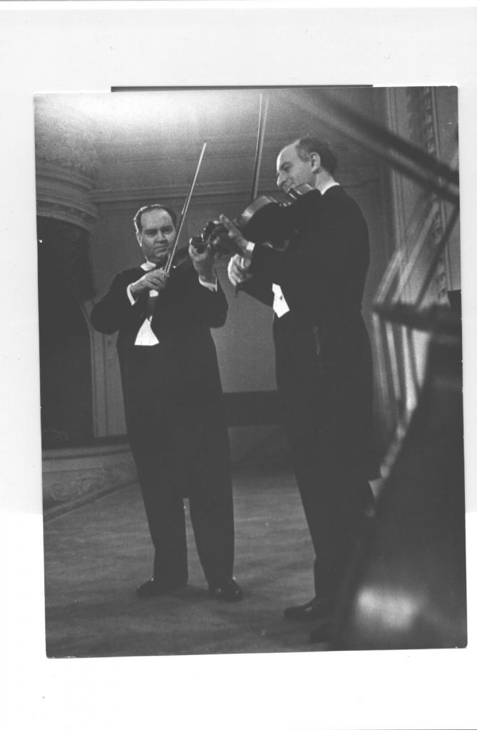 David Oistrakh and Rudolf Barshai performing Mozart&#039;s   Sinfonia Concertante in Moscow Conservatory, 1964