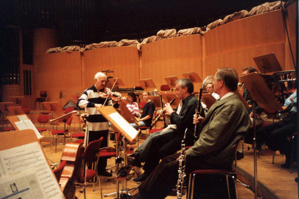 So Rudolf Barshai has worked with orchestra. Winds   during the intermission of a rehearsal